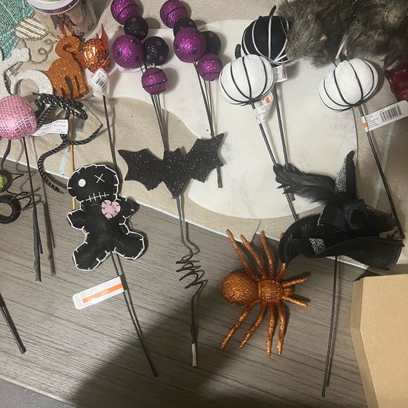 Assorted Halloween 🎃 decorations - Picture 4 of 5